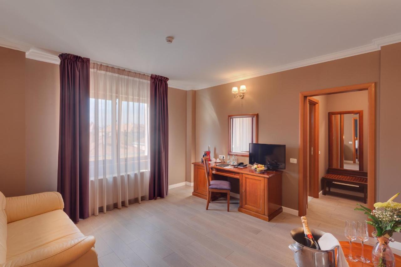 Hotel Opera Plaza Cluj-Napoca Exterior photo